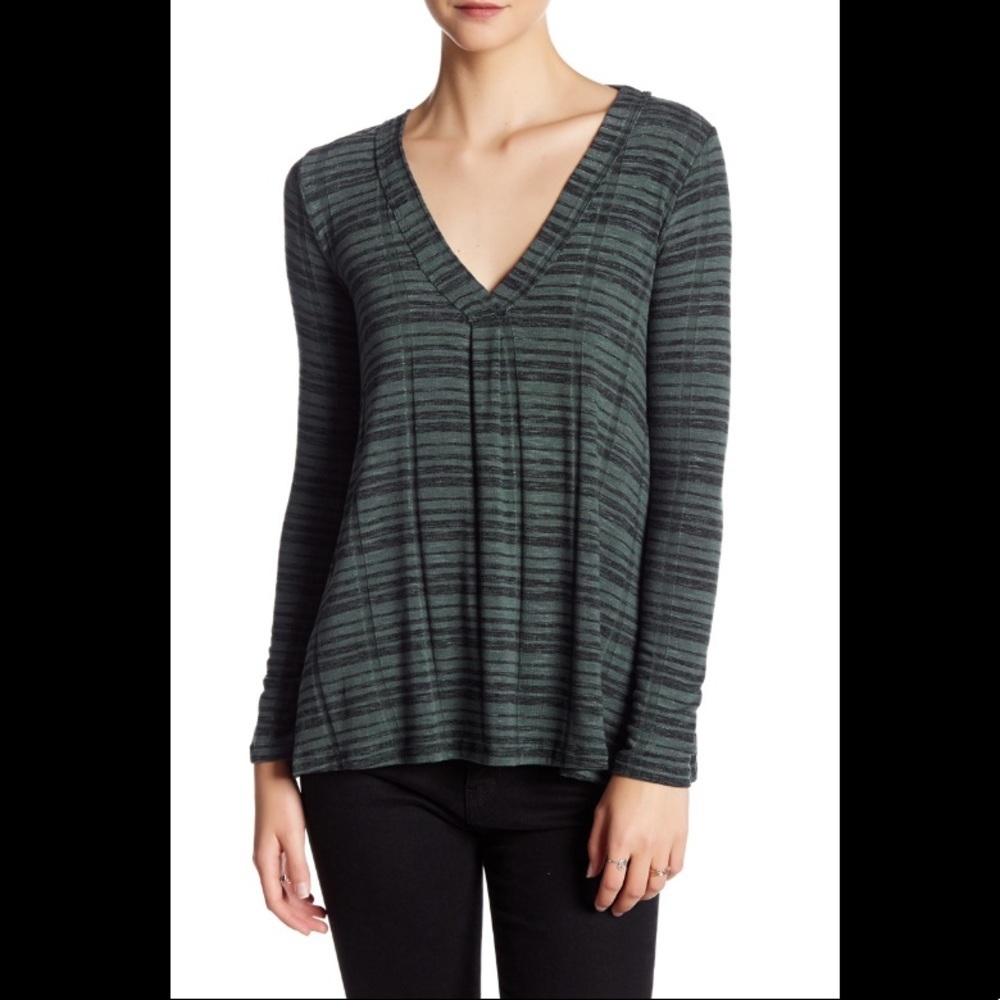 LUSH Long Sleeve Striped V-Neck Tee in Green S